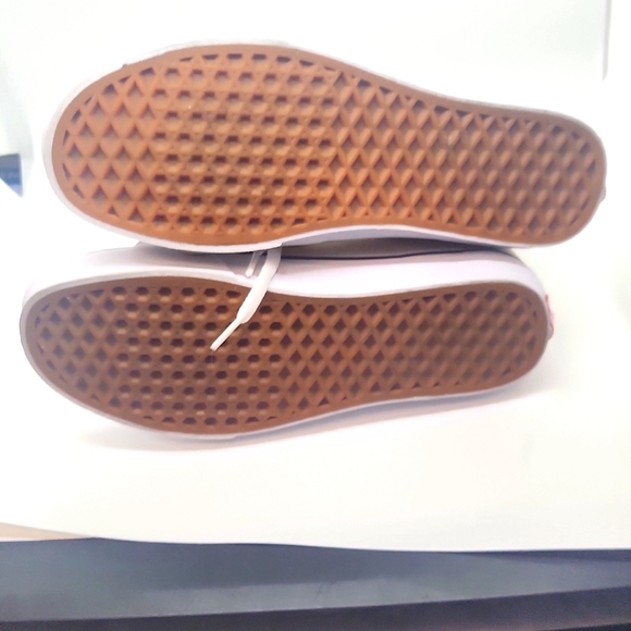 Vans - Picture 7 of 7